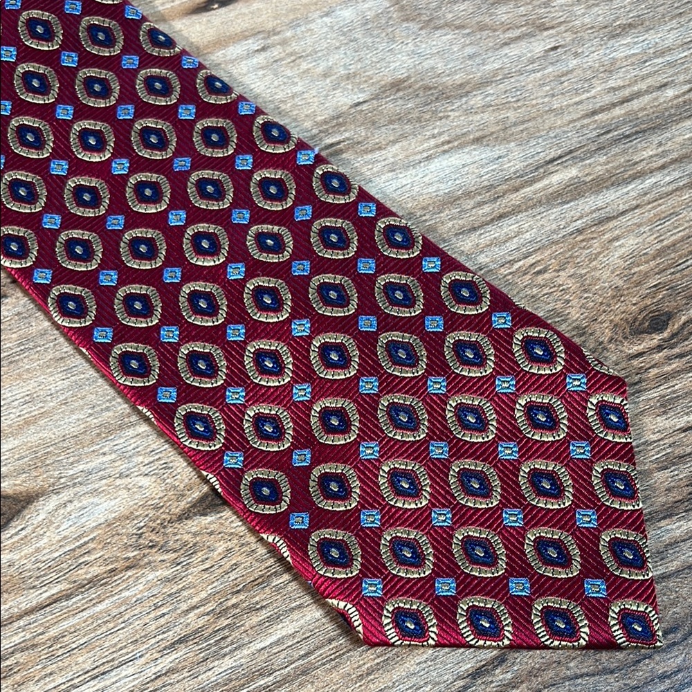 Jos A Bank - Executive American Traditions Red/Gold/Blue 100% Silk Tie - Picture 8 of 8